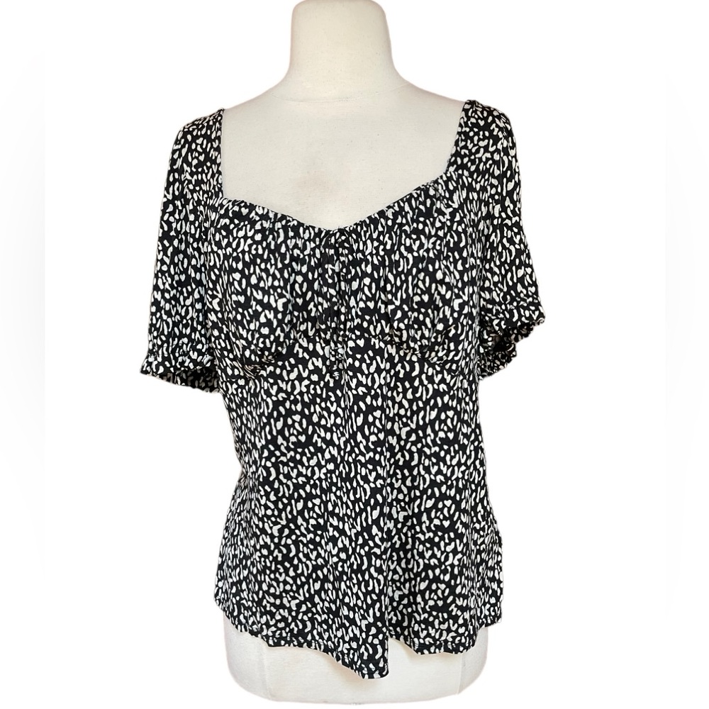 NWT‎ Ophelia Roe Animal Print Top